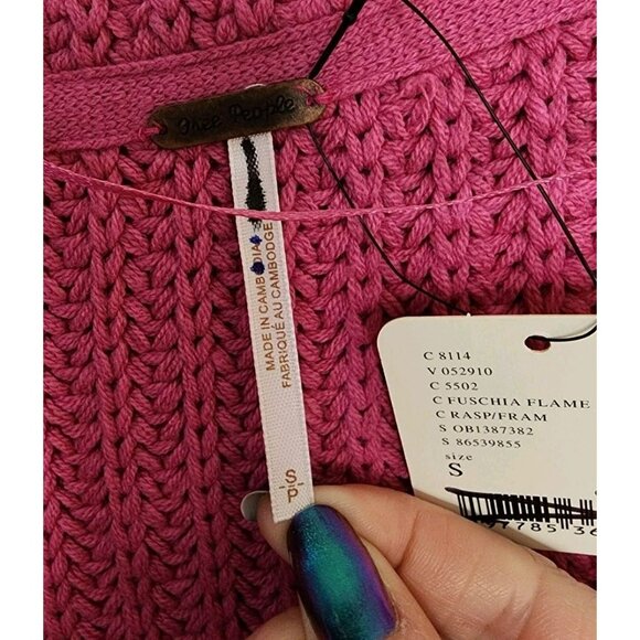 NEW Free People | Swim Too Deep Cardigan in Fuschia Flame Size Small NWT Chunky - Picture 3 of 8